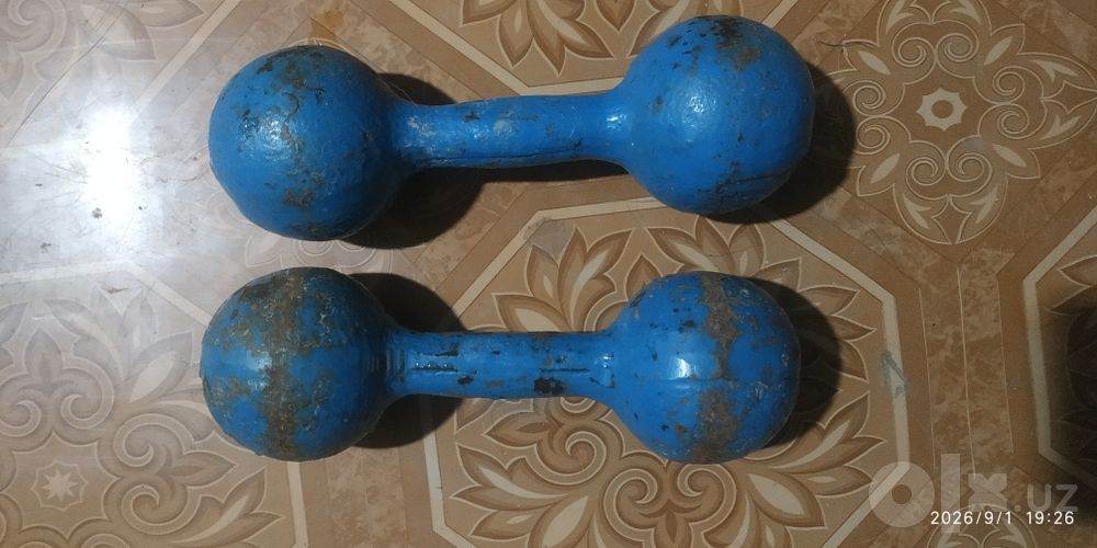Продам 2 гантели по 5 кг за 200 000 Сум.