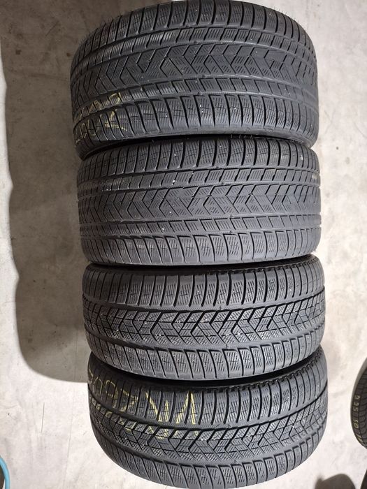 4 Anvelopele de iarnă 315 35 r22 si 275 40 r22 Pirelli