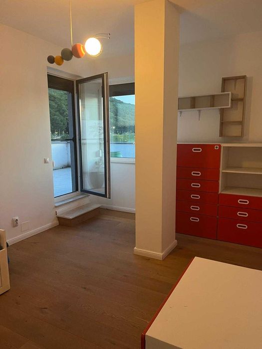 Inchiriez apartament 3 camere, terasa 81mp, Sub Cetate 45A