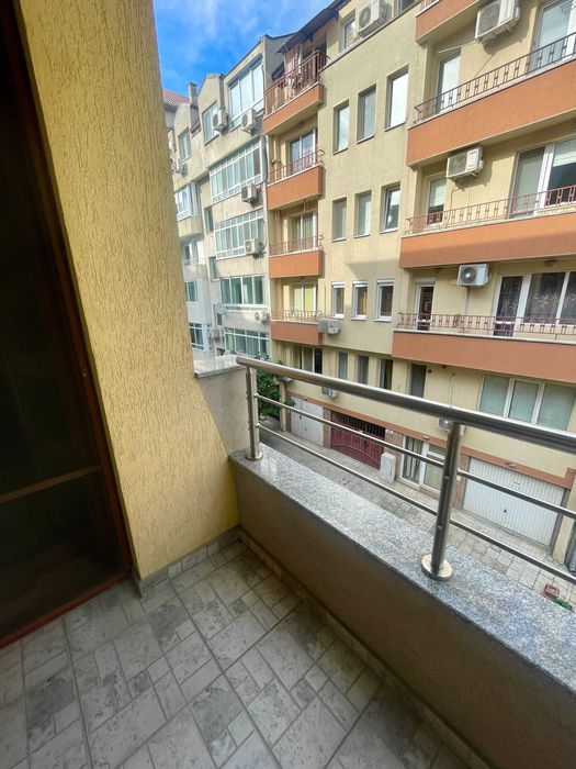 Дава се под наем Тристаен апартамент в Варна, Център - 87 кв.м за 714 € - Снимка #23