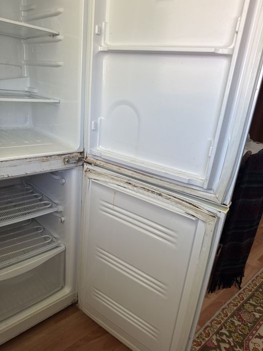 Продам холодильник 15000