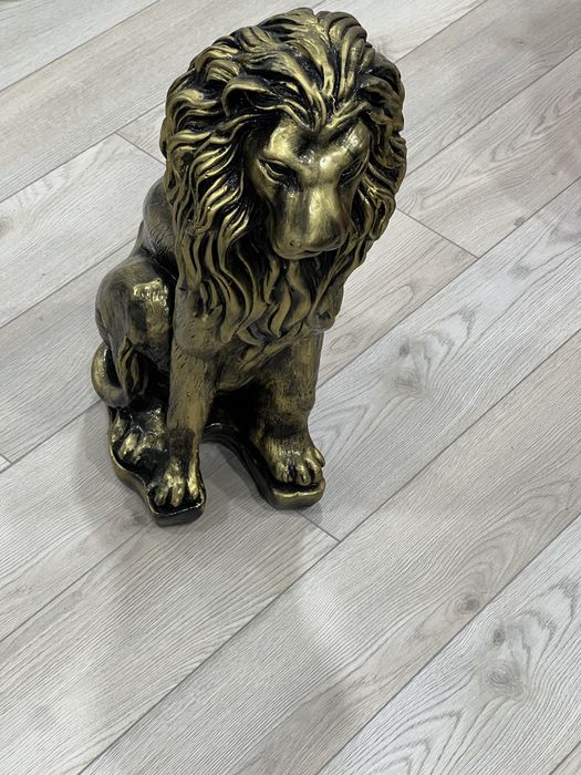 Скульптура большой лев сувенир