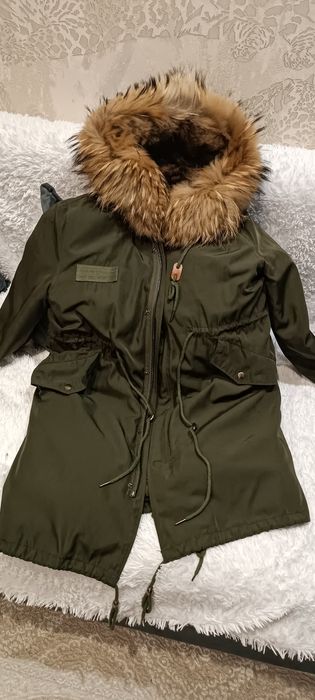 Продам парку. Натуральный мех.