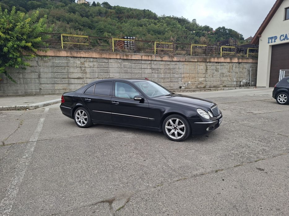 Vând Mercedes-Benz E 270 CDI