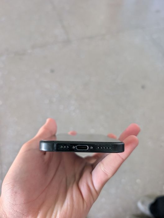 iPhone 15  128гб