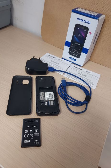 Telefon mobil cu butoane MAXCOM MM248 + incarcator + cablu + cutie + prospect romana + engleza