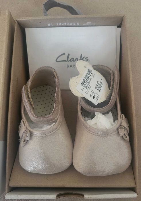 Бебешки обувчици Clarks