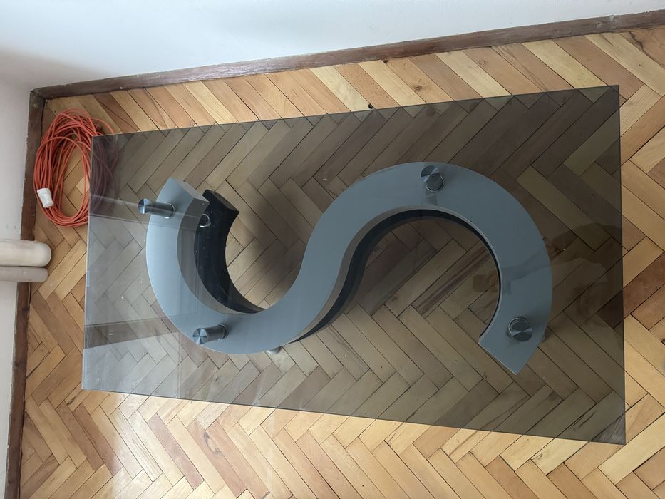 Стъклена холна маса + 2 табуретки