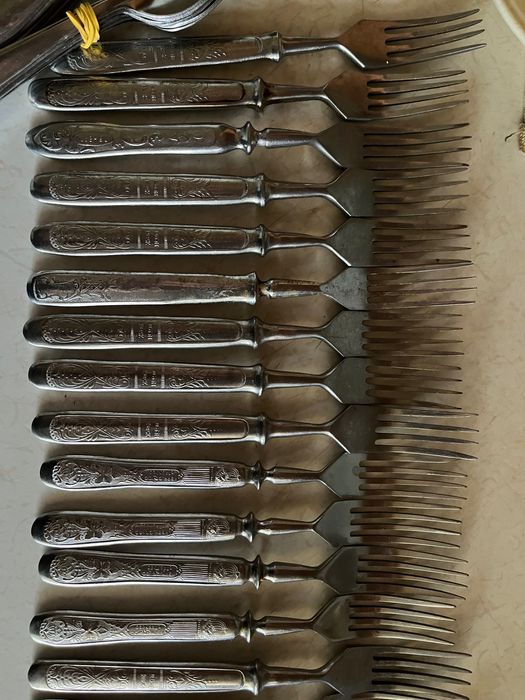 Продаются винтажные вилки, столовые ложки и чайные ложки Ссср 1950