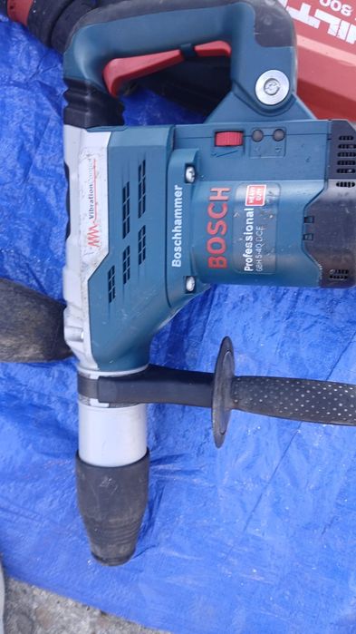 Demolator Bosch GBH 5-40 DCE
Putere 1450 wați
SDS Max
Turație variabilă

Made in Germany
Funcționează ireproșabil.

Filmare pe wtpp