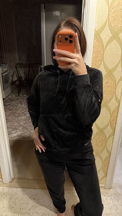 Продам велюровый костюм