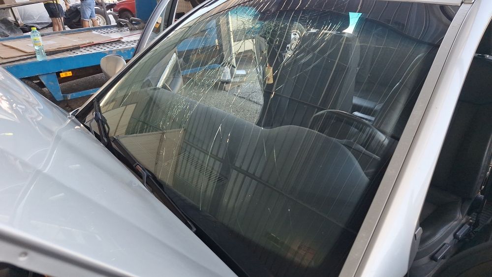 Нов внос автомобил от Австрия с предно счупено стъкло и повредена турб