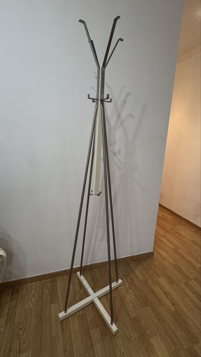 Напольная вешалка IKEA ЧУСИГ (TJUSIG)