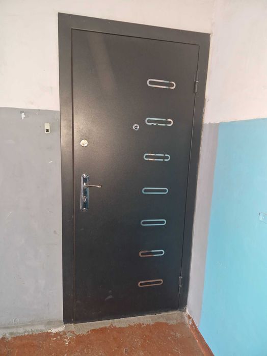 Продаю 2 комнатную  квартиру  в хорошем  районе