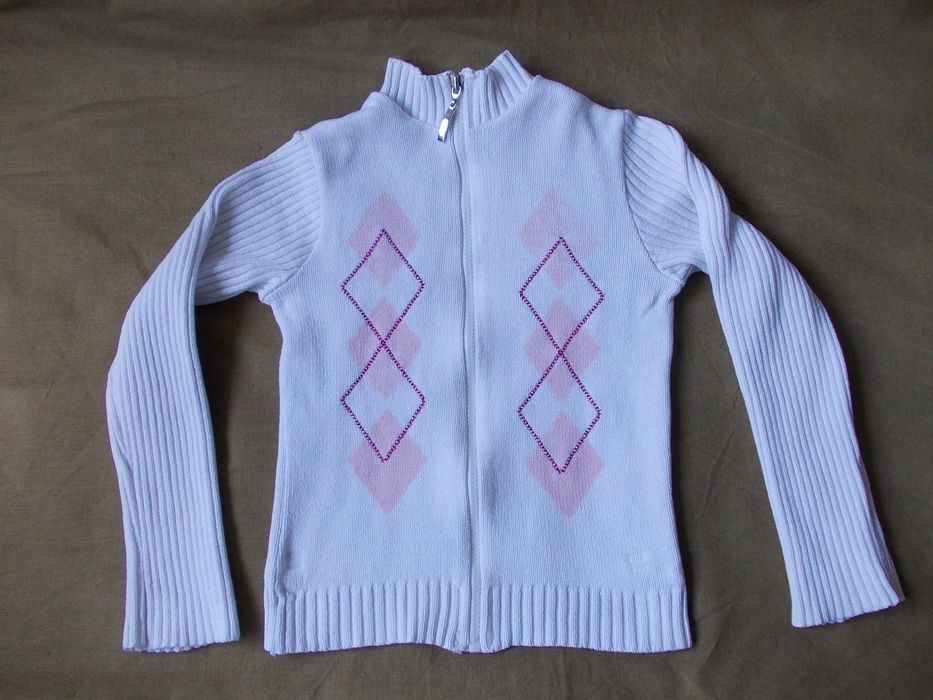 Белая кофта, на 6 - 7 лет.