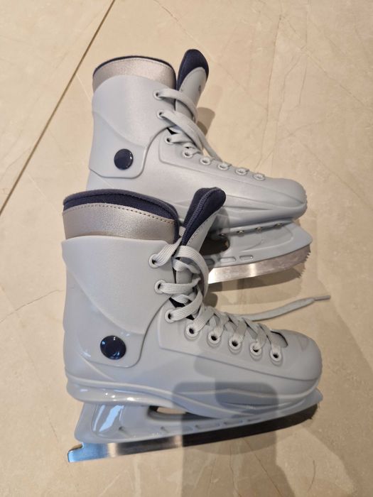 Patine marime 23.5 cm