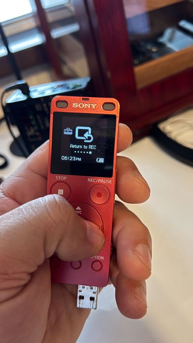 SONY ICD-UX560F Reportofon stereo, roz, 4 GB, MP3