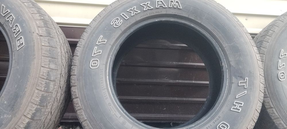 4 балонна maxxis 265 на 65 на 17
