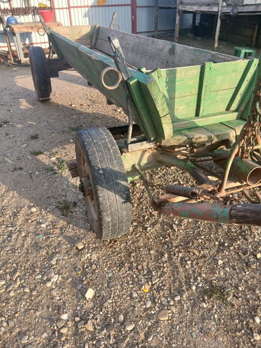 Vand caruta de un cal buna pe fier butuci buni cos  nou