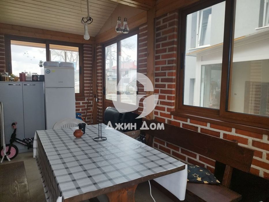 Просторна двуетажна къща в гр. Бяла