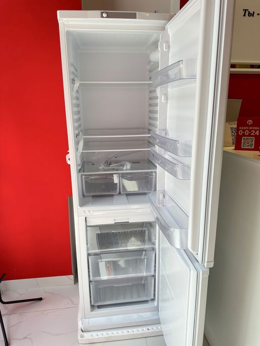 Новый холодильник Indesit