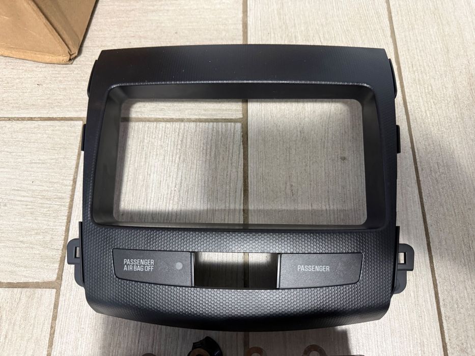 Навигация за Mitsubishi Outlander/Peugeot 4007/Citroen C-Cross