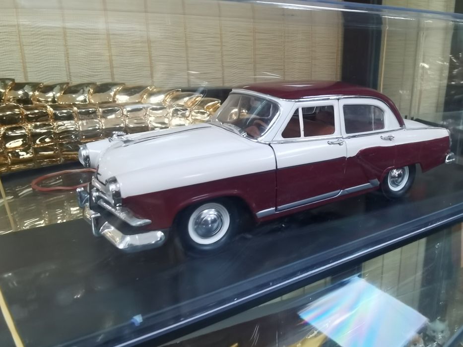 Модель автомобиля Газ 21 Волга. Газ 12 ЗимМасштаб 1:24