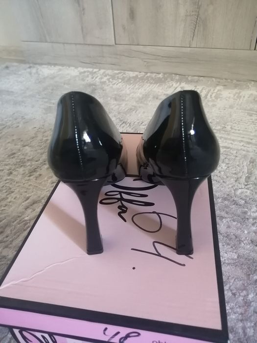 Продаются новые туфли