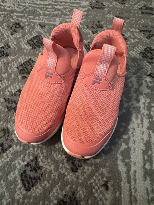 Vând adidași fetițe Fila!