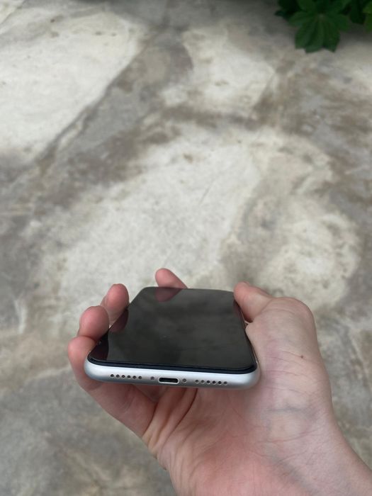 IPhone 11 с гарантией