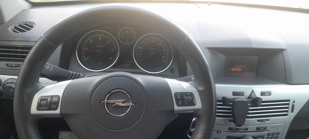 Vând s-au scimb Opel Astra h