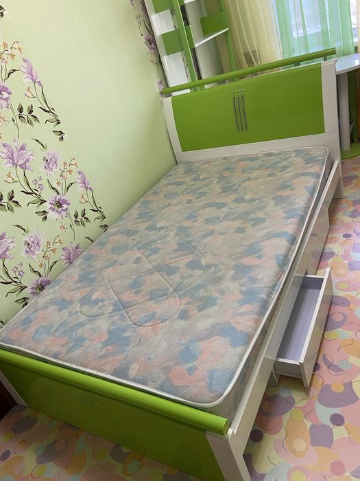 Детский  гарнитур  в  хорошем  состоянии