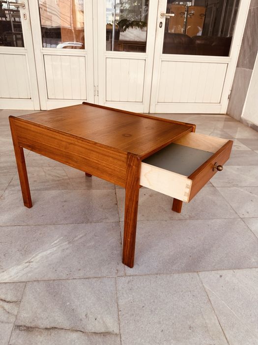 Винтидж масичка / нощно шкафче – teak, mid-century (60-те години)