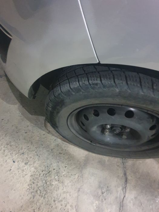 Yaxwi nyata olingan spark yaxwi nyata sotlmoxci