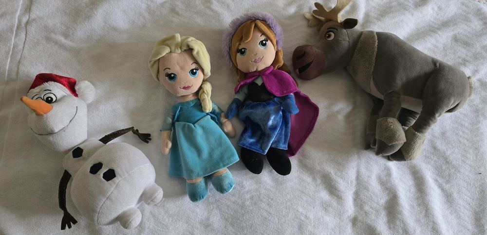 Plusuri Frozen – Elsa, Anna, Olaf și Sven -  30 cm