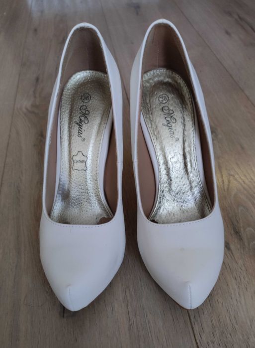 Дамски обувки на висок ток