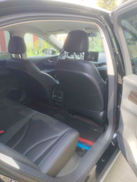 Электромобиль Hongqi H5