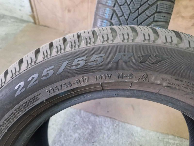 2 Pirelli R17 225/55
зимни гуми 
DOT3922
