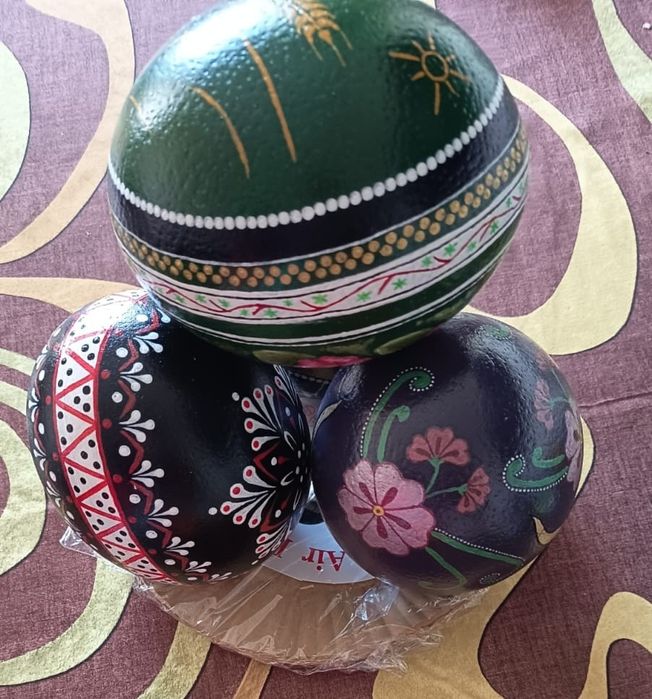 Ouă de struț pictate