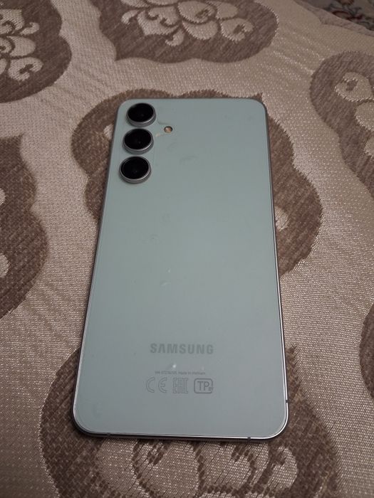 Samsung s24FE 8/256Гб