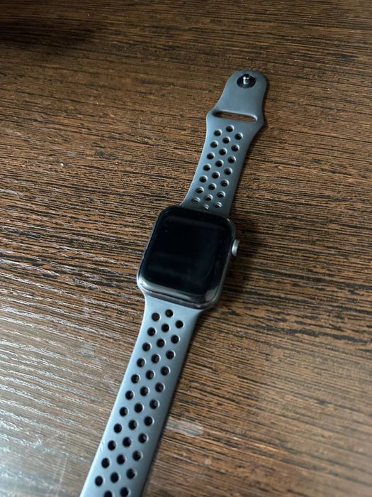 Продаю apple watch nike se 44mm