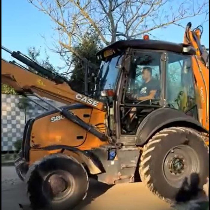 Inchiriem buldoexcavator - Natashaconstruct