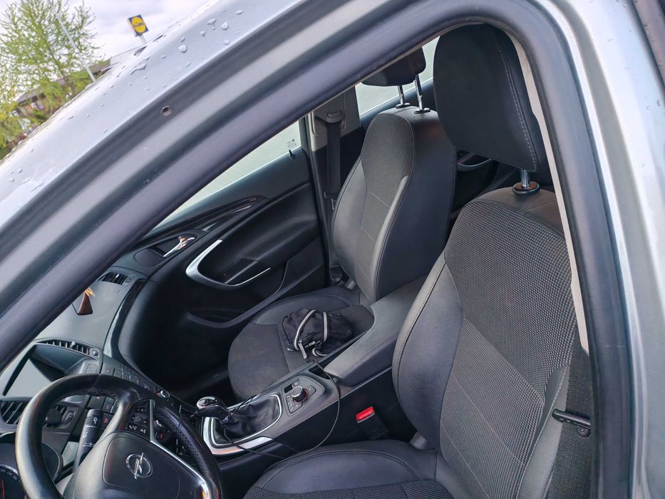 Vând Opel Insignia