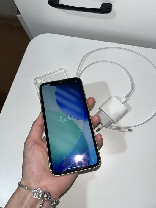 IPhone 11 телефон
