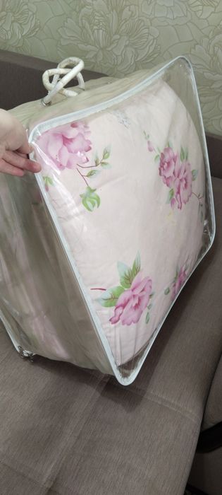 Подушки две штуки продам