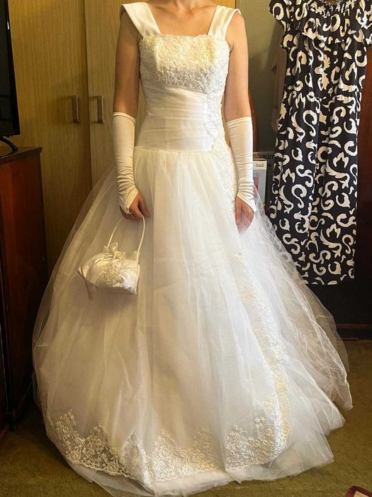 Rochie mireasa cu accesorii