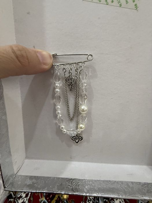 Брошка булавка продается украшение