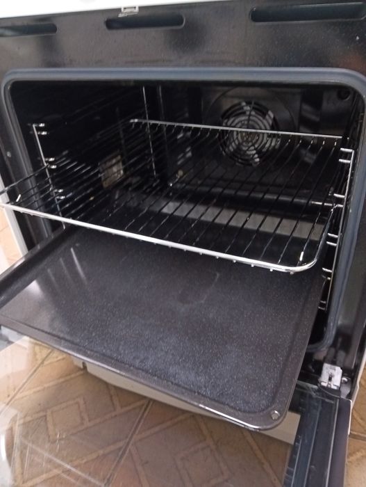 Свободно стояща печка с керамичен плот Voss  2 години Гаранция!