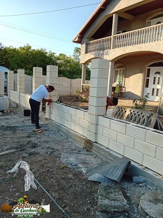 Construim garduri și porți exact după cerințele dumneavoastră (cu sau fără stâlpi de beton), cu fundație (sau fără fundație la cerere), la dimensiuni