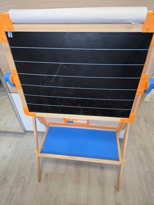 Играчки и книжки